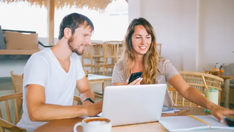 Tax advisor in Spain helping an expat with international taxes
